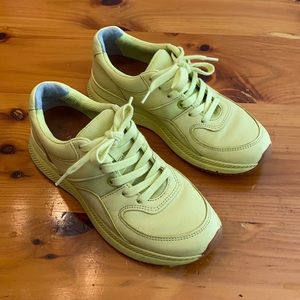 Everlane Neón Yellow Trainer Sneakers